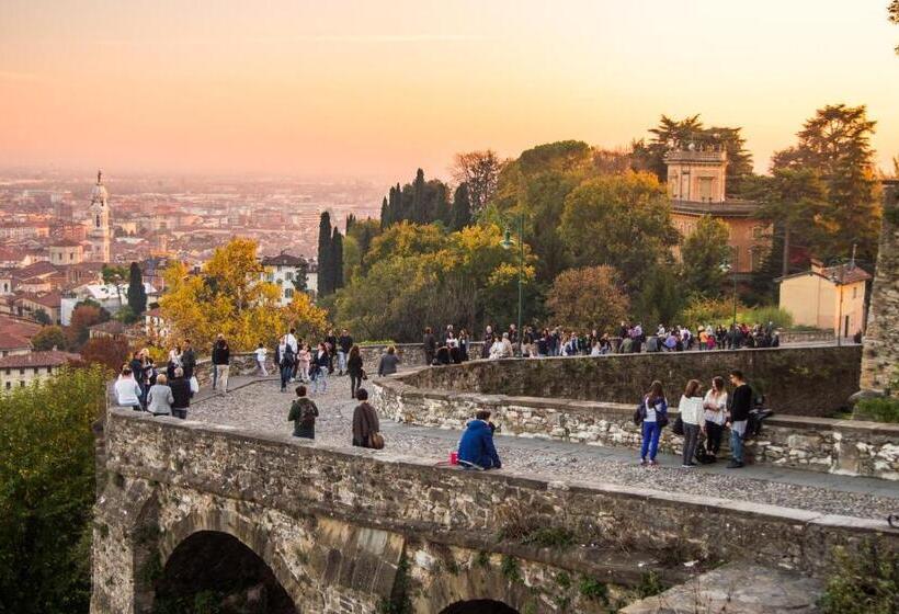 تختخواب و صبحانه Green Stay Bergamo