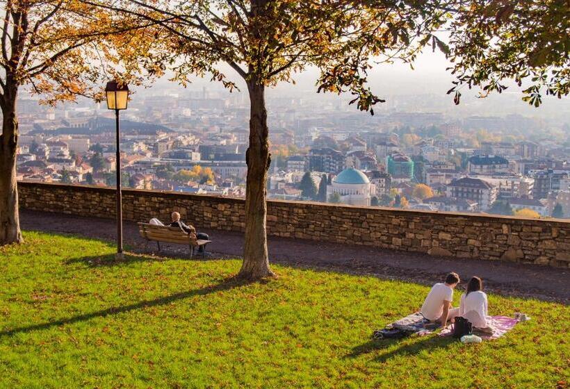 تختخواب و صبحانه Green Stay Bergamo