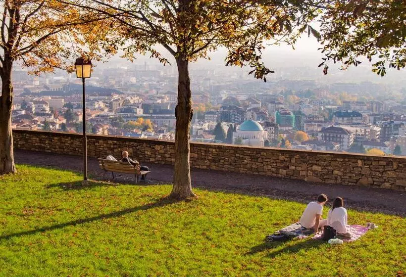 تختخواب و صبحانه Green Stay Bergamo