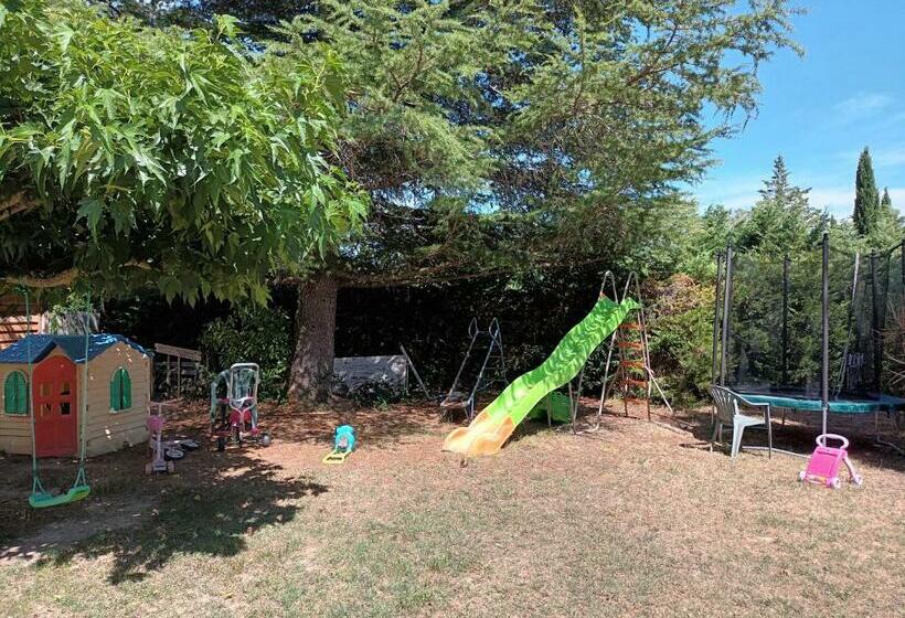 مبيت وإفطار Chambres Tomate, Dans Maison Avec Petit Escalier Et Stanna, à 6km Du Festival De Piano De La Roque D