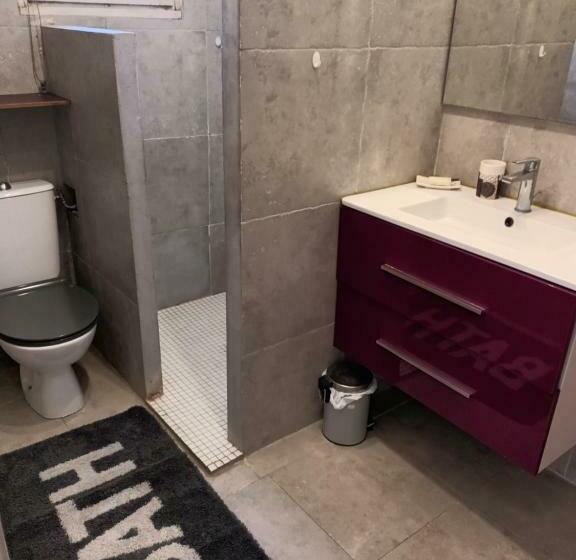 مبيت وإفطار Chambres Tomate, Dans Maison Avec Petit Escalier Et Stanna, à 6km Du Festival De Piano De La Roque D