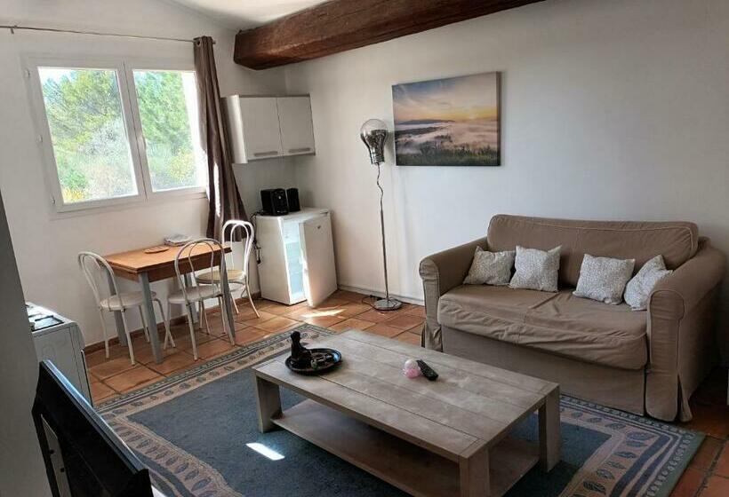 مبيت وإفطار Chambres Tomate, Dans Maison Avec Petit Escalier Et Stanna, à 6km Du Festival De Piano De La Roque D