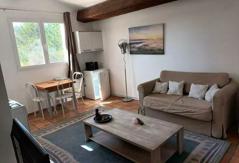 Aamiaismajoitus (B&B) Chambres Tomate, Dans Maison Avec Petit Escalier Et Stanna, à 6km Du Festival De Piano De La Roque D