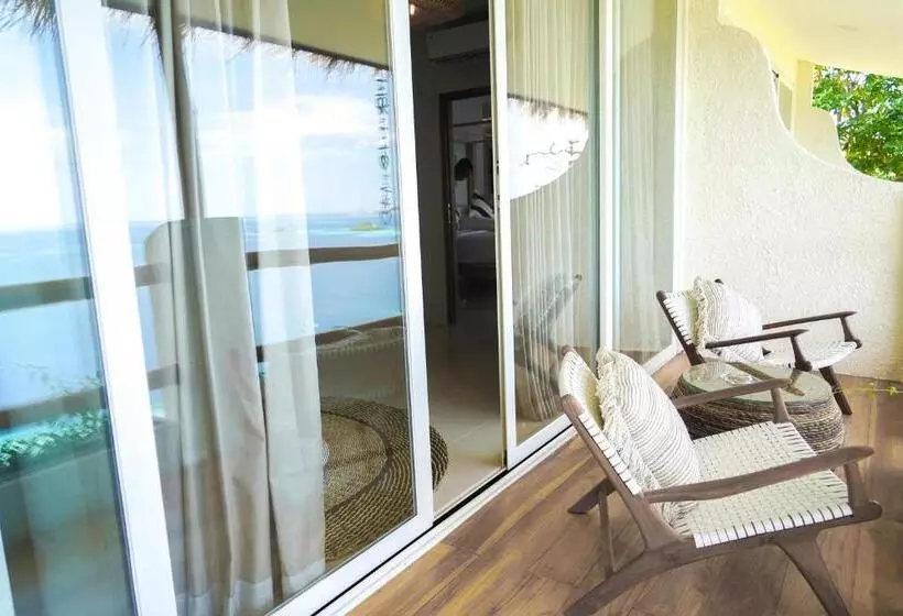 Hotelli Theodor At Labuan Bajo