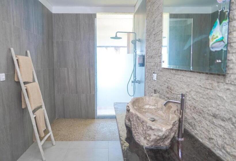 בית מלון כפרי Theodor At Labuan Bajo