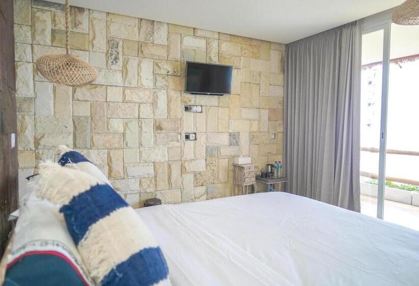 בית מלון כפרי Theodor At Labuan Bajo