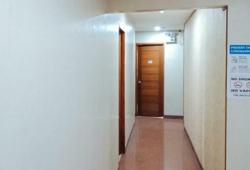 בית מלון כפרי Reddoorz @ H.f. Golden Travellers Inn