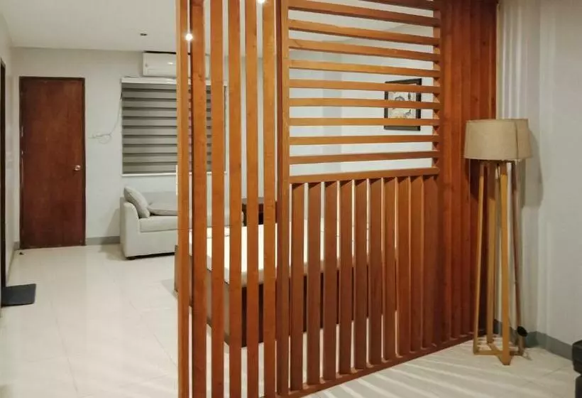 ホテル Reddoorz @ H.f. Golden Travellers Inn