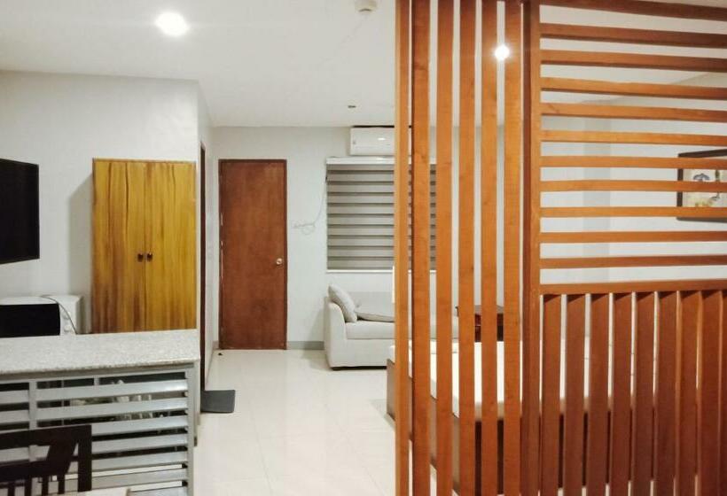 בית מלון כפרי Reddoorz @ H.f. Golden Travellers Inn