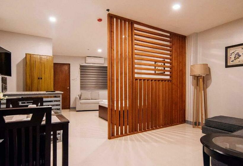 בית מלון כפרי Reddoorz @ H.f. Golden Travellers Inn