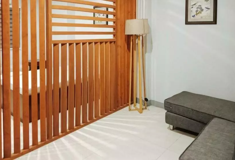 ホテル Reddoorz @ H.f. Golden Travellers Inn