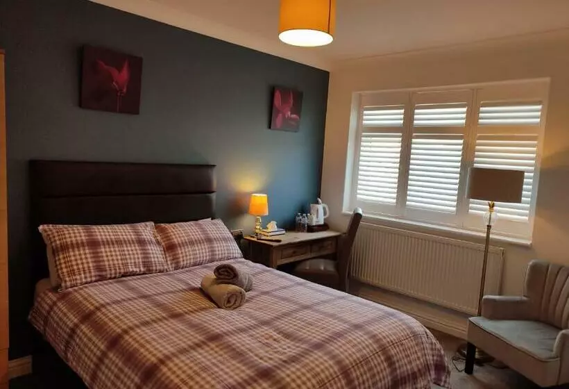 Majatalo Room In Guest Room   Apple House Wembley