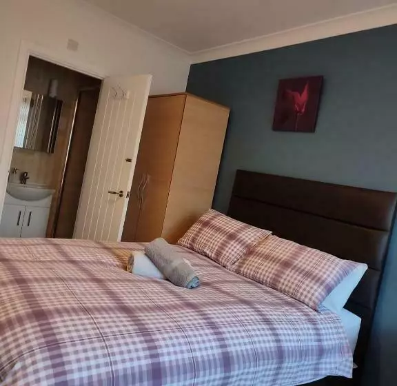 Majatalo Room In Guest Room   Apple House Wembley