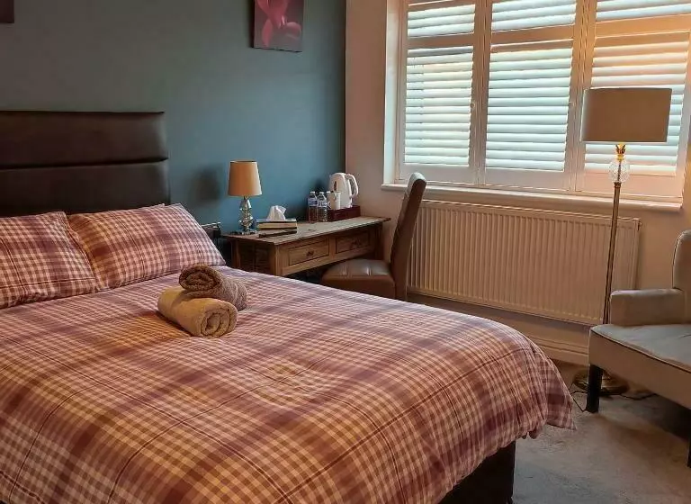 Majatalo Room In Guest Room   Apple House Wembley