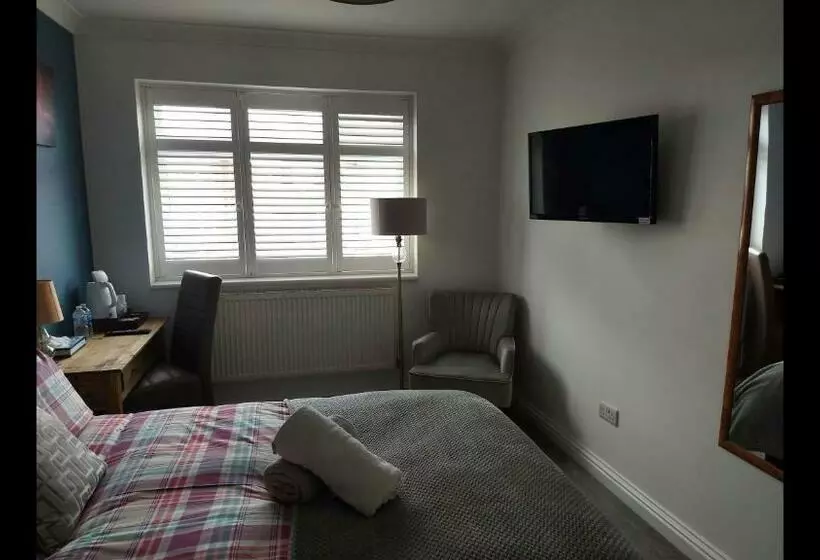 Majatalo Room In Guest Room   Apple House Wembley