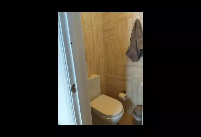 Majatalo Room In Guest Room   Apple House Wembley