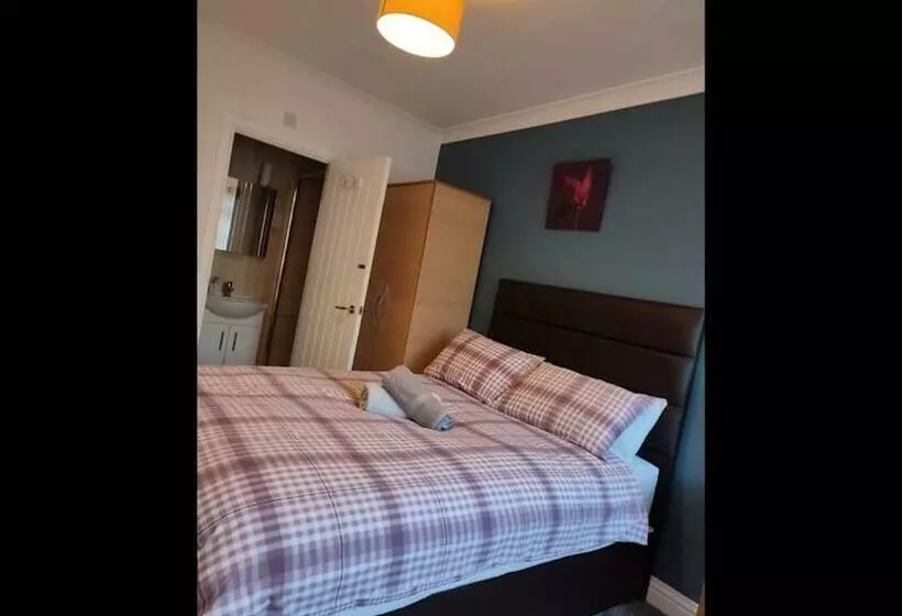 Majatalo Room In Guest Room   Apple House Wembley