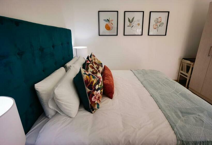 بنسيون The Yellow Door Guesthouse