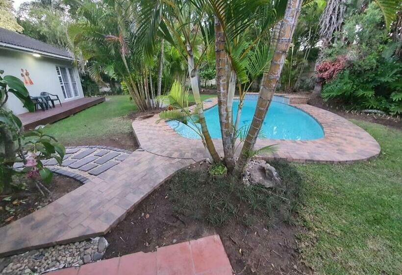 بنسيون The Yellow Door Guesthouse