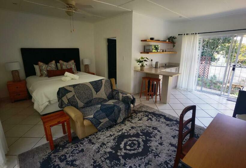 بنسيون The Yellow Door Guesthouse