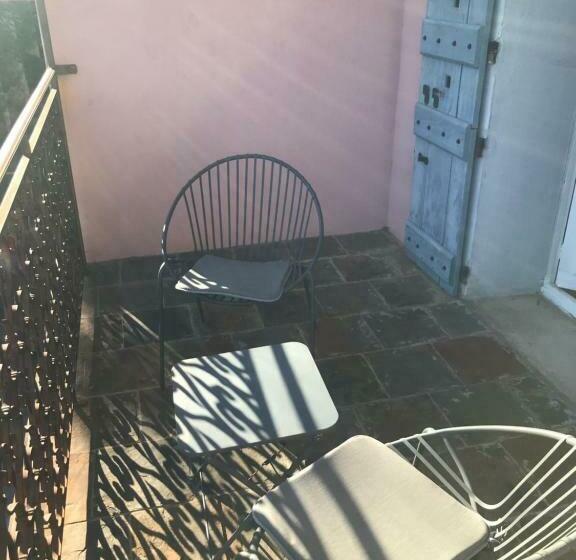 بنسيون Chambre Rose