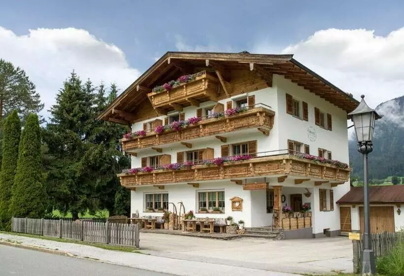 تختخواب و صبحانه Pension Edelweiss