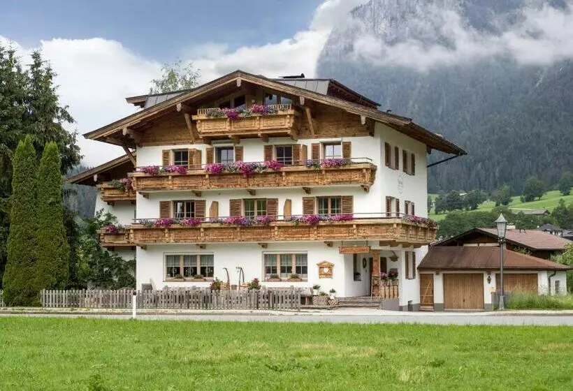 تختخواب و صبحانه Pension Edelweiss