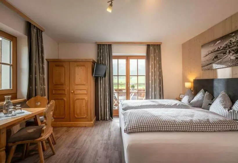 تختخواب و صبحانه Pension Edelweiss