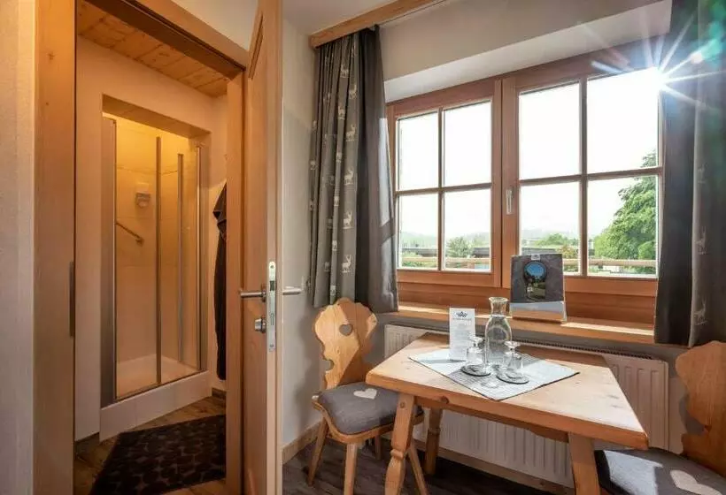 تختخواب و صبحانه Pension Edelweiss