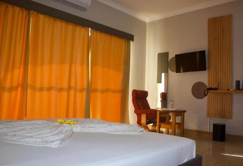 هتل Falucho Paradise Beach