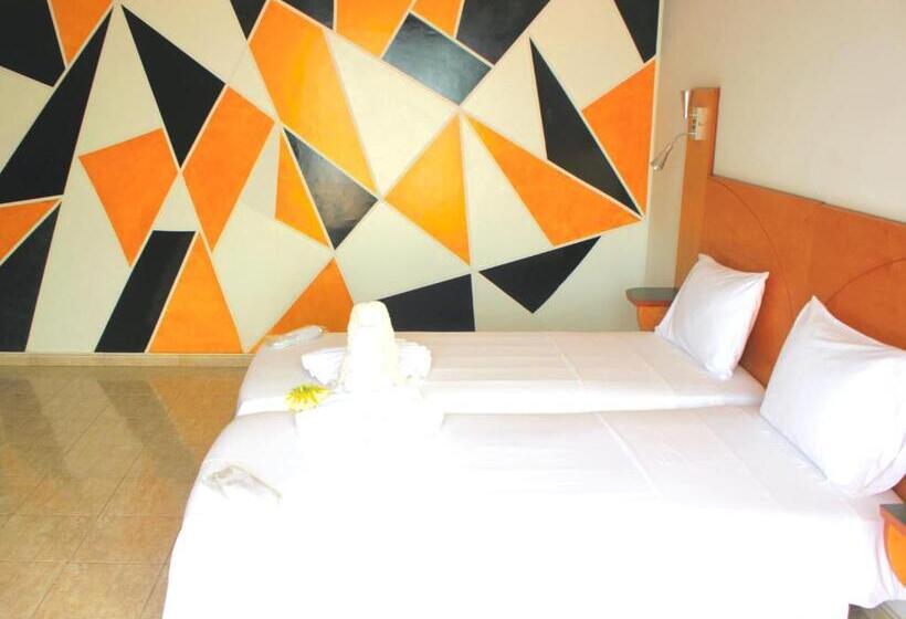 هتل Falucho Paradise Beach