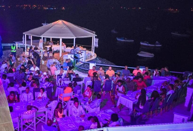 هتل Falucho Paradise Beach