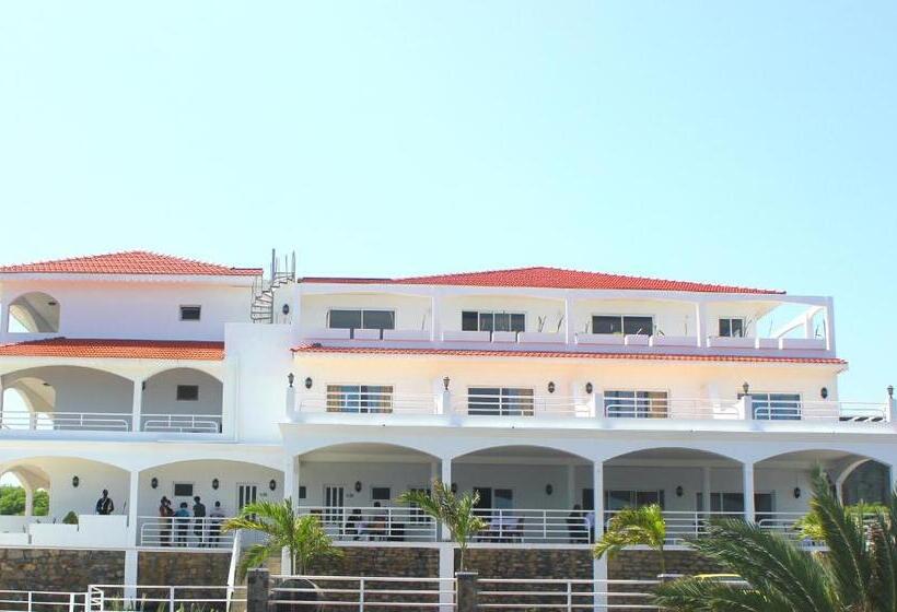 هتل Falucho Paradise Beach