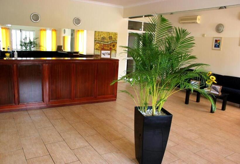 هتل Falucho Paradise Beach