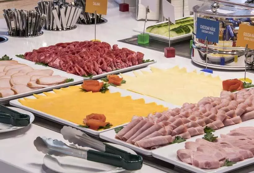 هتل Hampton By Hilton Munich City North