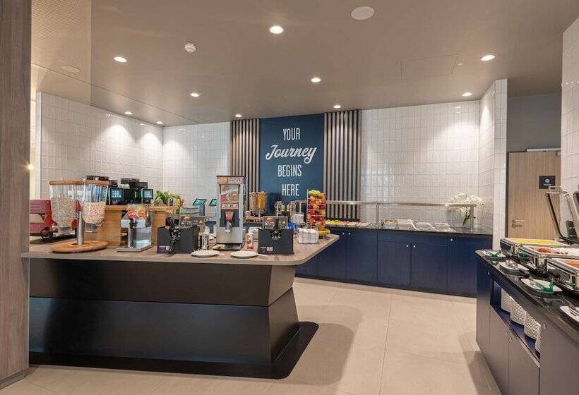 Отель Hampton By Hilton Munich City North