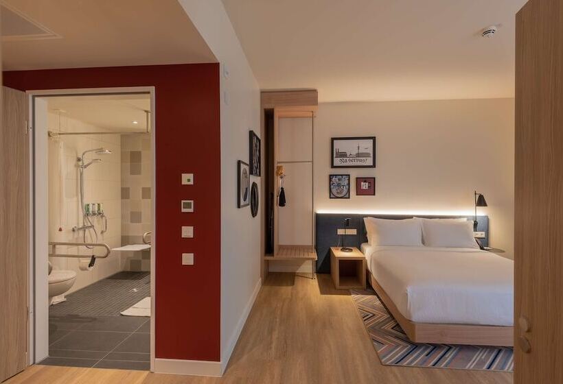 Отель Hampton By Hilton Munich City North