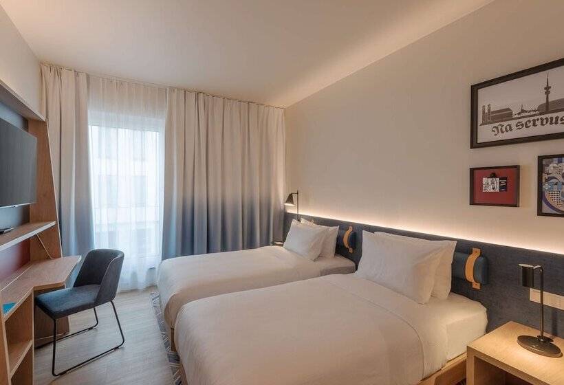 Отель Hampton By Hilton Munich City North