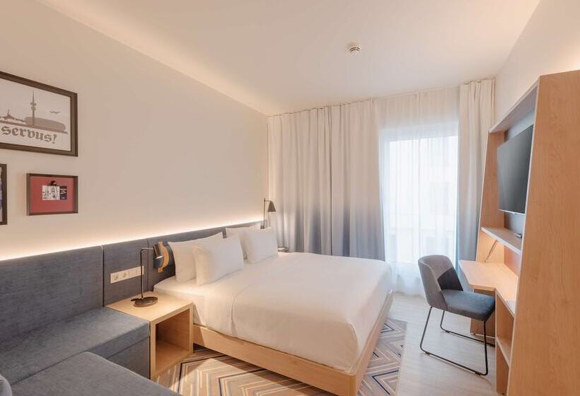 Отель Hampton By Hilton Munich City North