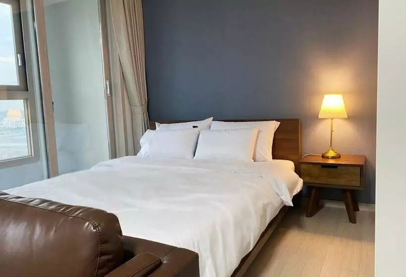 Urbanstay Songdo Moonlight Park