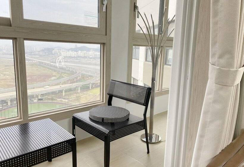 Urbanstay Songdo Moonlight Park