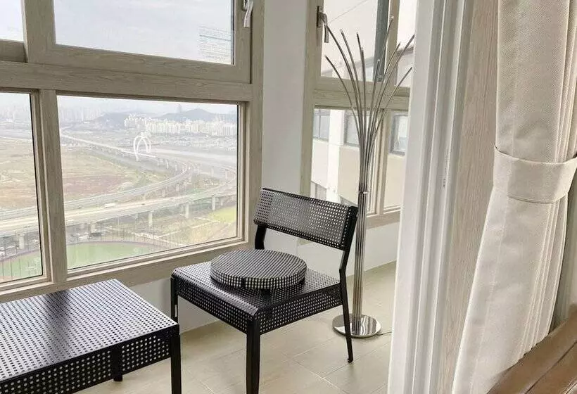 Urbanstay Songdo Moonlight Park