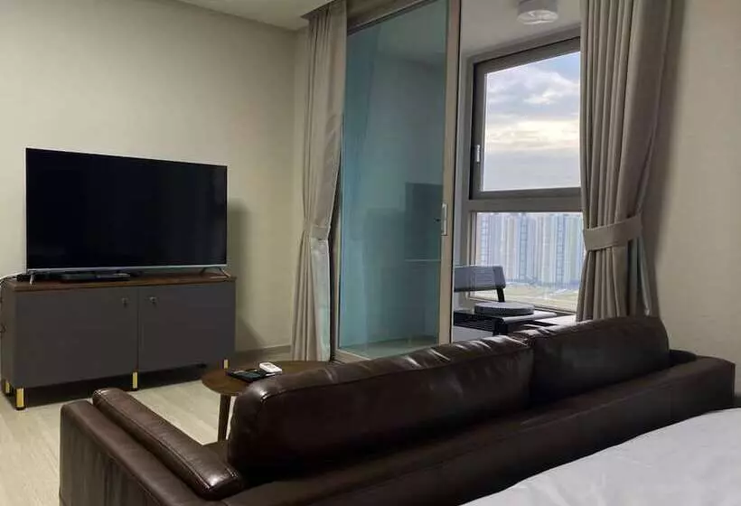 Urbanstay Songdo Moonlight Park