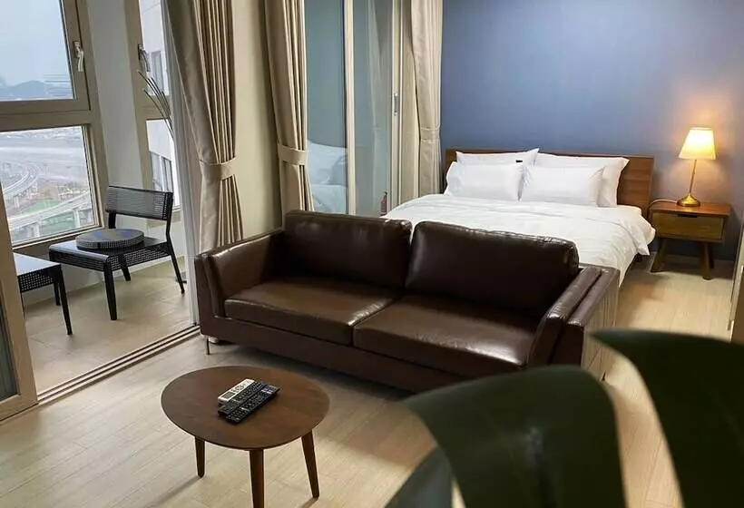 Urbanstay Songdo Moonlight Park