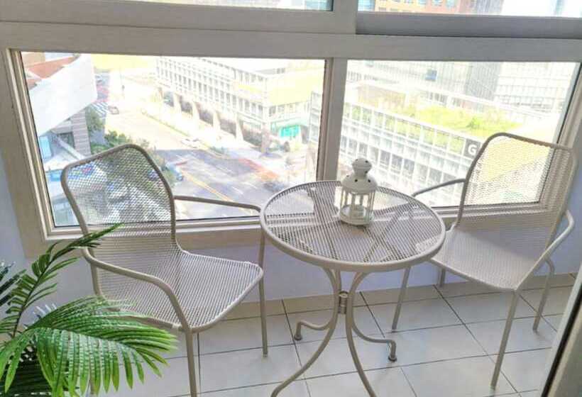 Urbanstay Songdo Moonlight Park