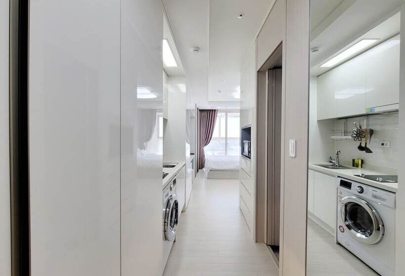 Urbanstay Songdo Moonlight Park