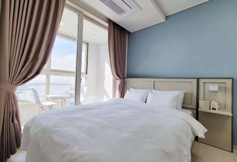 Urbanstay Songdo Moonlight Park