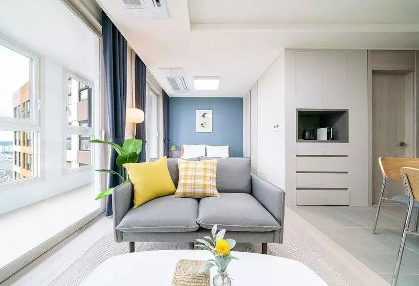 Urbanstay Songdo Moonlight Park