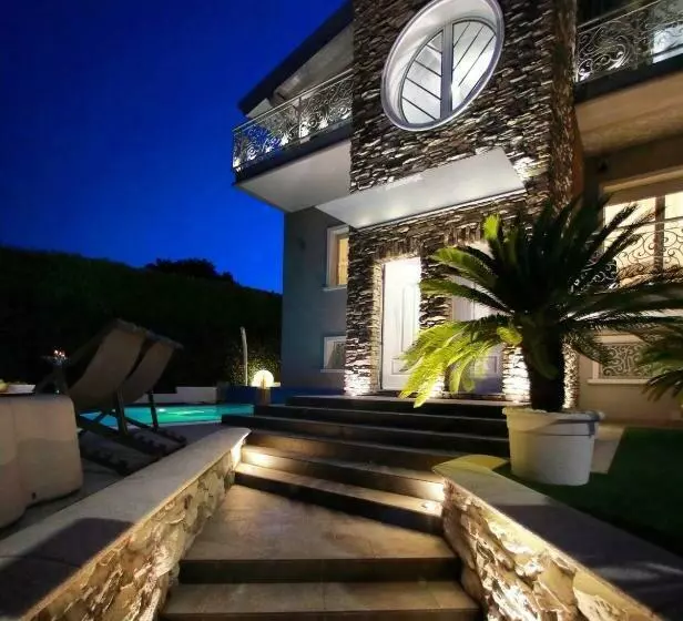 B&b Bellavista Exclusive In Zona Centrale Con Piscina E Jacuzzi Vista Lago