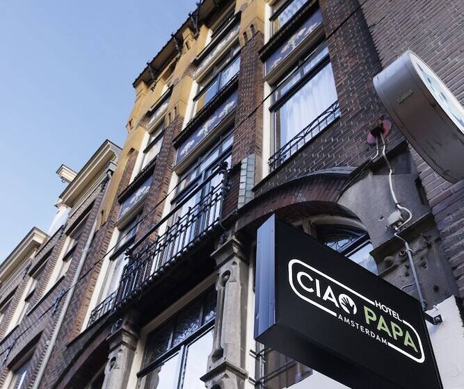 Ciao Papa Hotel Amsterdam Central Station
